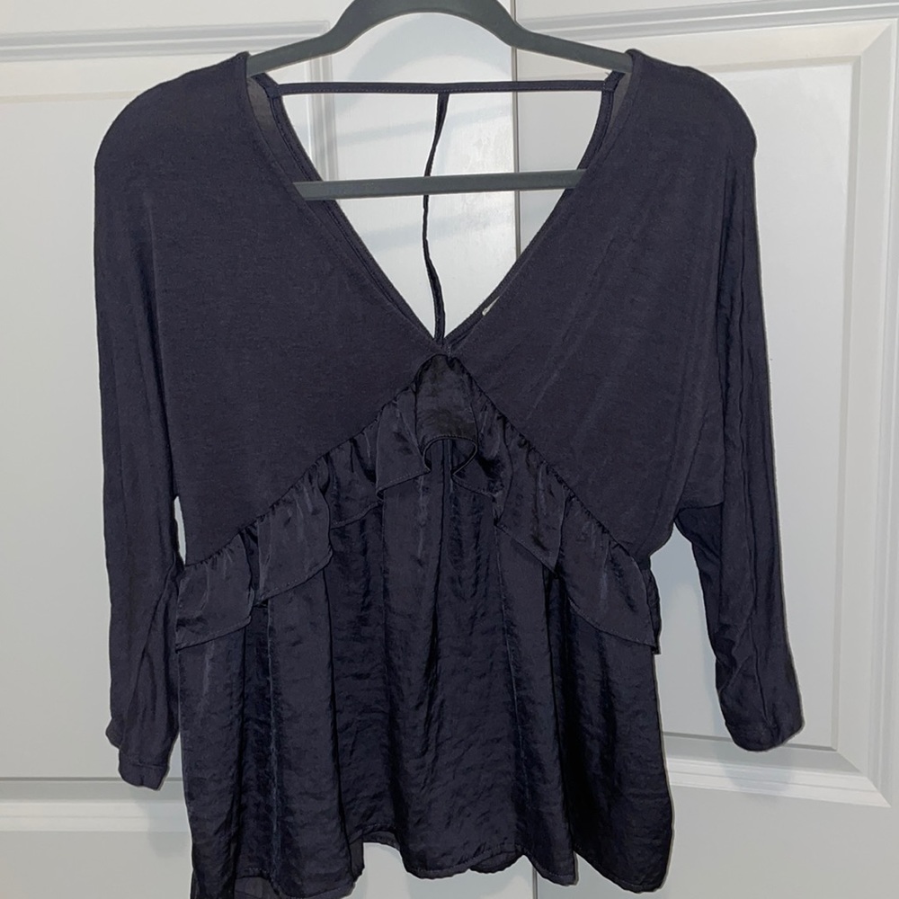 💙 Navy Satin Ruffle Top 💙